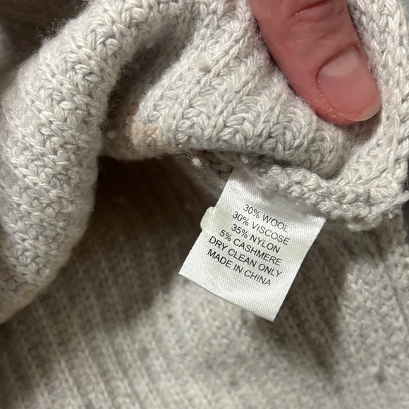 Tuckernuck Beige and Cream Ribbed Turtleneck Sweater Soze Medium - Picture 6 of 8